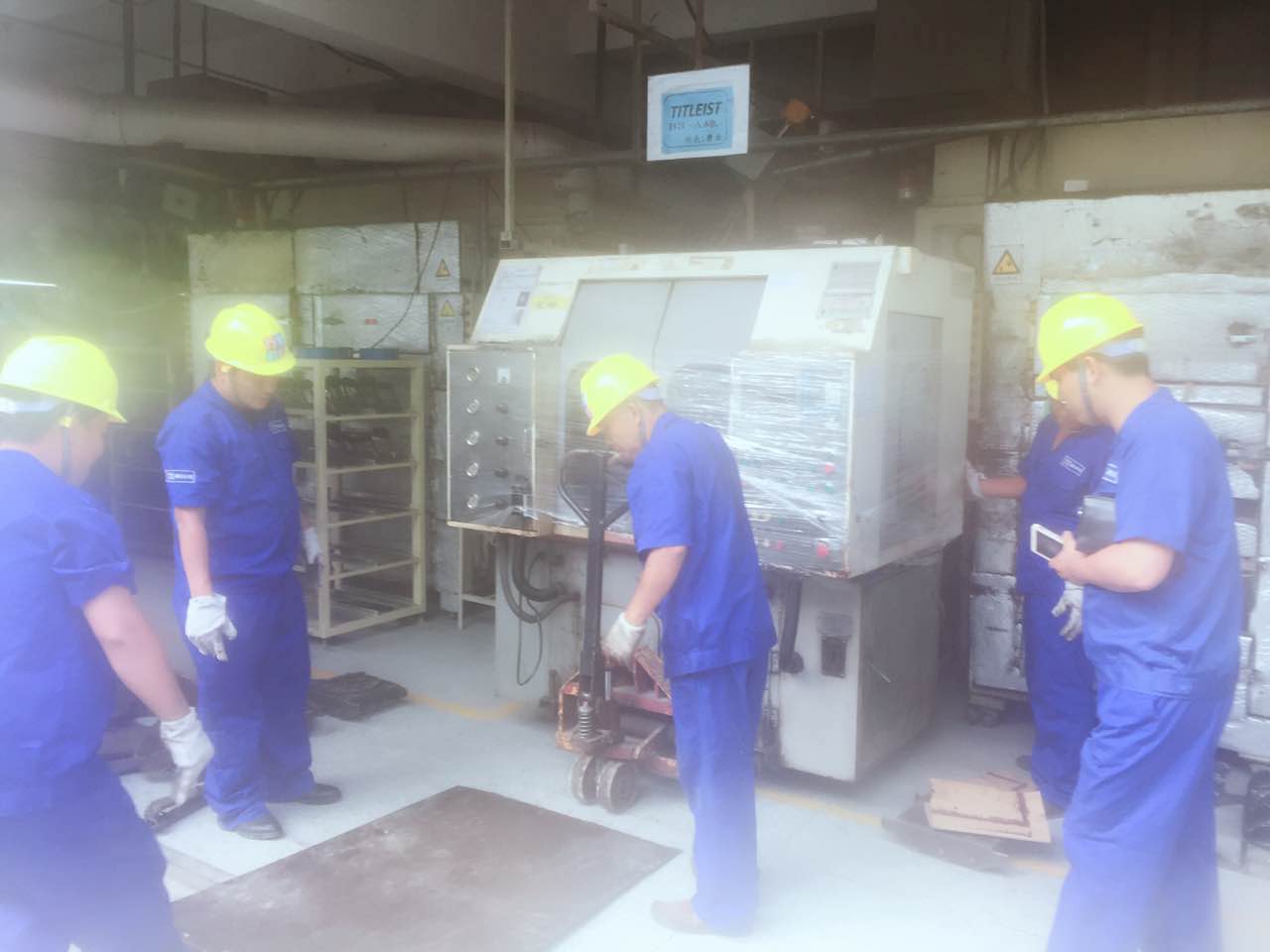 丽江搬场公司搬场通常派几个搬场师傅？