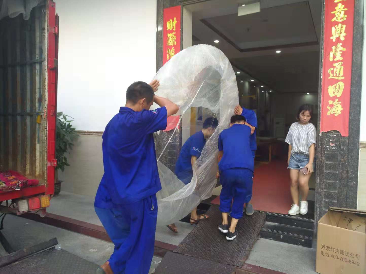 隔壁麻将馆昼夜不休，为了生涯不得不找搬场公司！