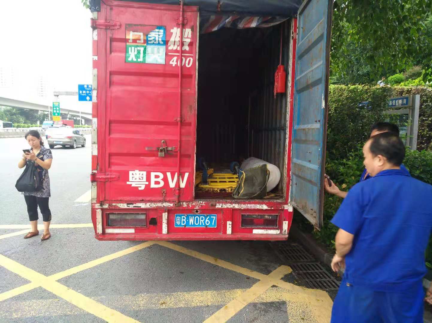  丽江搬场公司提醒女性单独由表搬场要把稳几点！